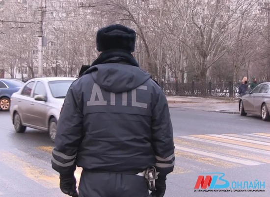В Волгограде разыскивают водителя, сбившего человека