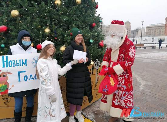 В Волгоградской области потратят 18 млн рублей на новогодние подарки для детворы