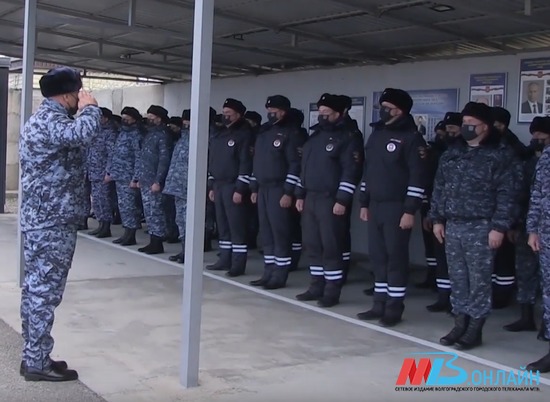 Начальник главка МВД Кравченко посетил волгоградских полицейских в Дагестане