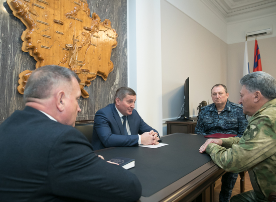 Андрей Бочаров провел рабочую встречу с командующим Южным округом Росгвардии