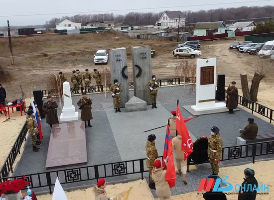 В хуторе Рюмино под Волгоградом восстановили памятник солдатам двух войн