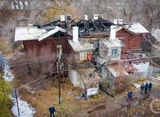 В Волгограде устанавливают причину возгорания деревянного дома