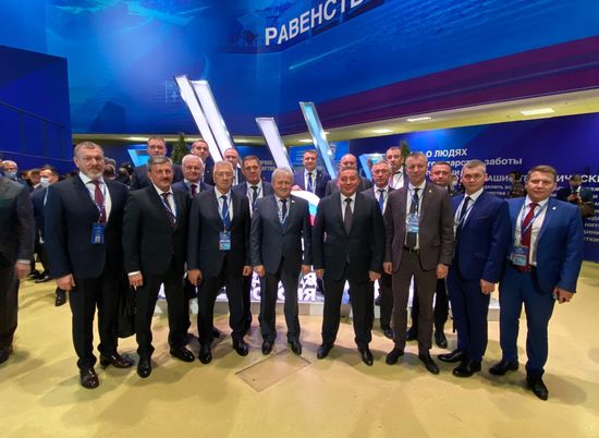 Андрей Бочаров возглавил волгоградскую делегацию на XX съезде партии ЕР