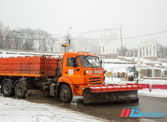 Затор на трассе в Волгоградской области устранили 16 единиц дорожной техники