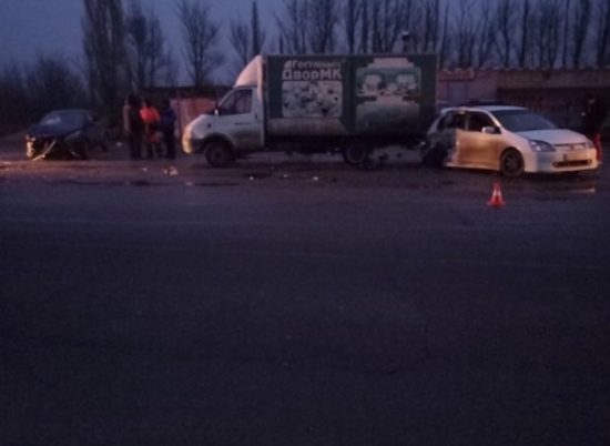 После массового ДТП под Волгоградом в больницу попали трое взрослых и двое детей