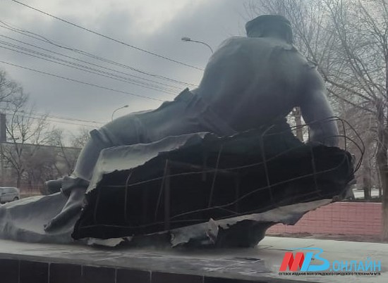 Вандалы осквернили братскую могилу моряков Военной Флотилии в Волгограде