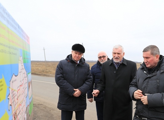 Андрей Бочаров проинспектировал восстановленный участок трассы под Волгоградом