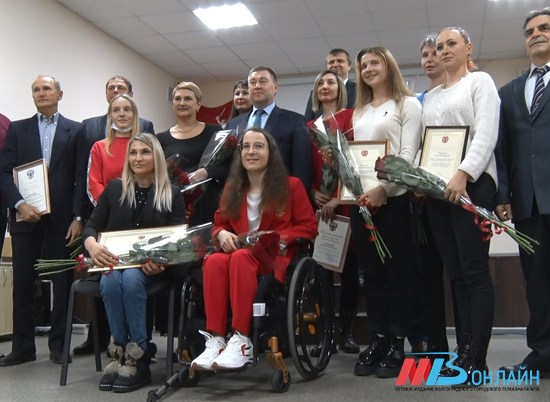 Лучших тренеров и спортсменов Волгоградской области наградили в спорткомитете региона
