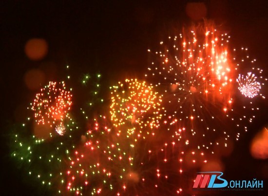 В новогоднюю ночь небо Волгограда «раскрасят» шесть праздничных фейерверков