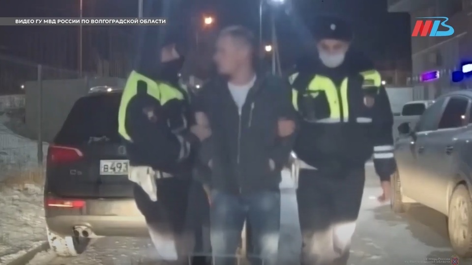 В Волгограде задержали пьяного водителя без прав, но с наркотиками в кармане