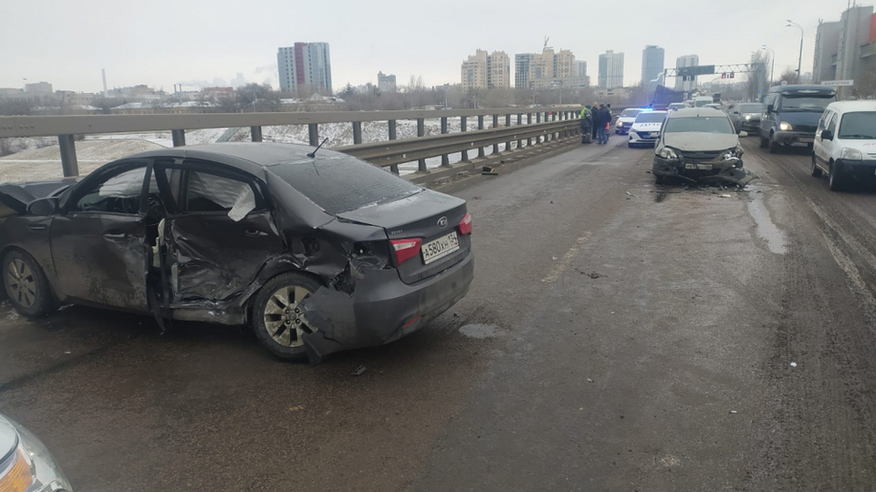 В Волгограде 3 женщины пострадали в ДТП на мосту через Волгу