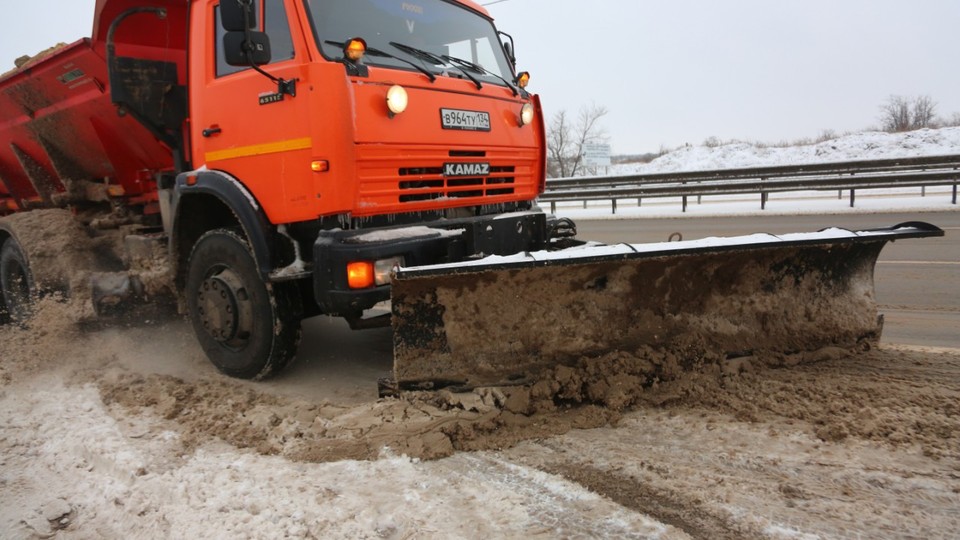 Муниципальные предприятия встретили снегопад в Волгограде во всеоружии
