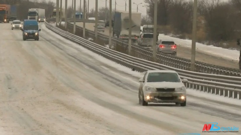 Губернатор проверил работу дорожных служб на трассах Волгоградской области