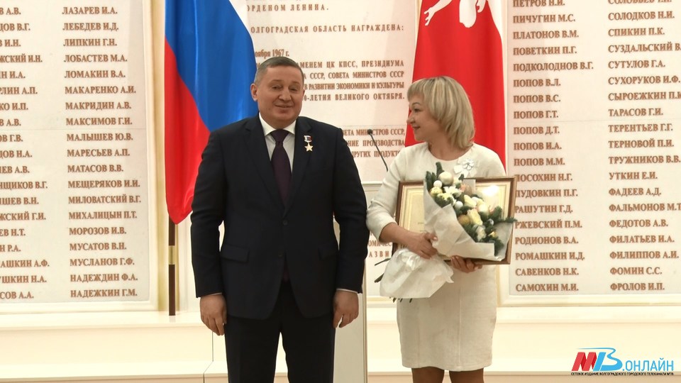 Андрей Бочаров вручил государственные награды жителям Волгоградской области