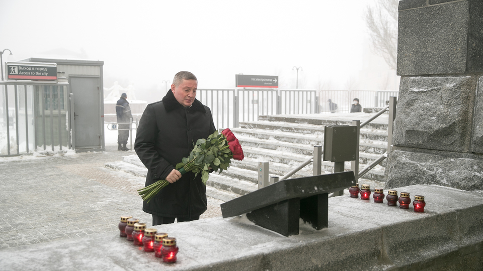Бочаров почтил память жертв волгоградских терактов в декабре 2013 года