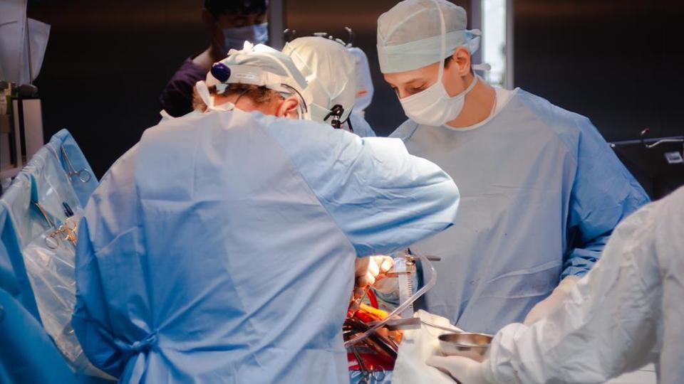 Врачи кардиоцентра в Волгограде спасли 31-летнюю женщину после 23 остановок сердца