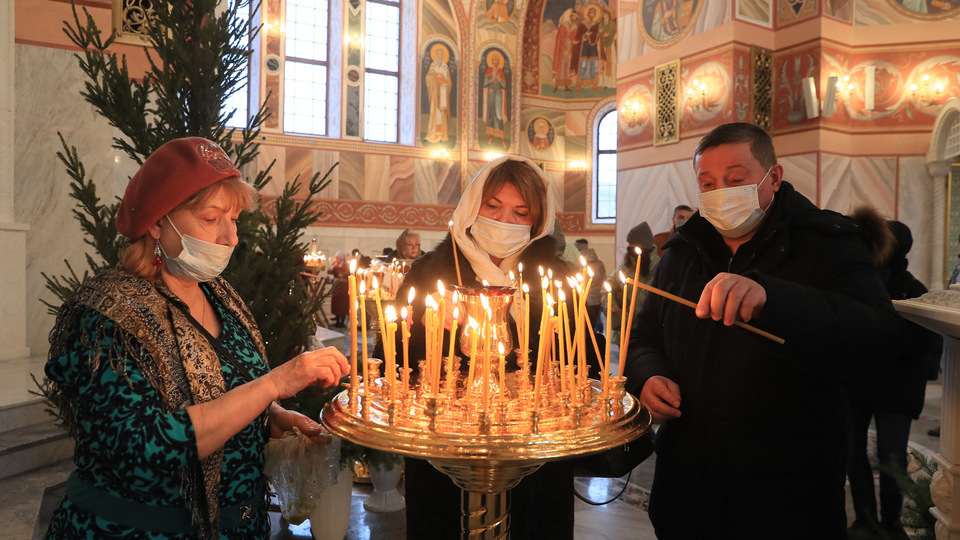 Андрей Бочаров посетил волгоградский собор святого Александра Невского