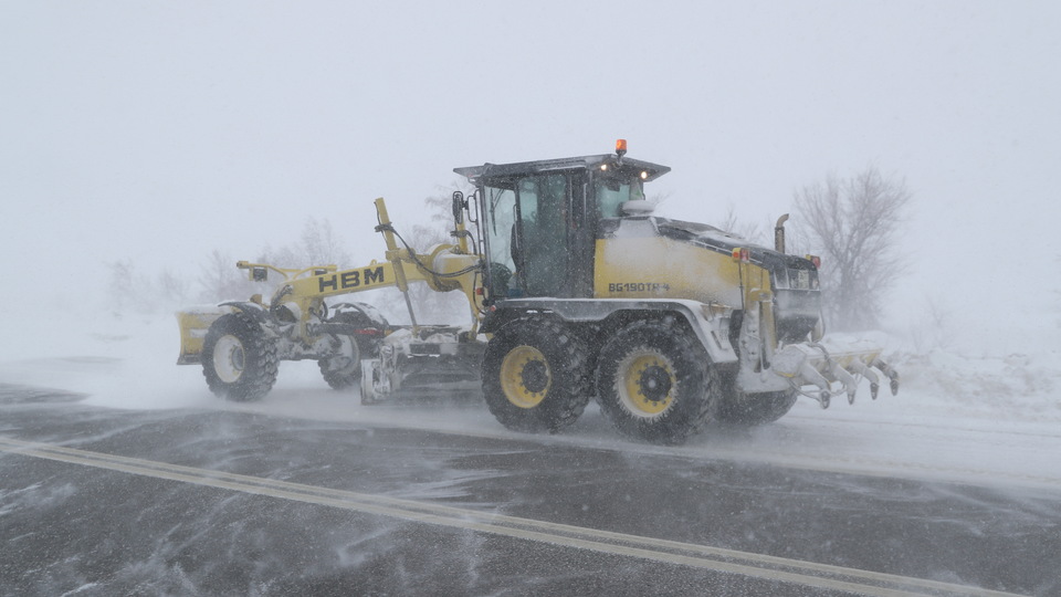 1,5 тысячи машин вышли на борьбу со снегом на трассы Волгоградской области