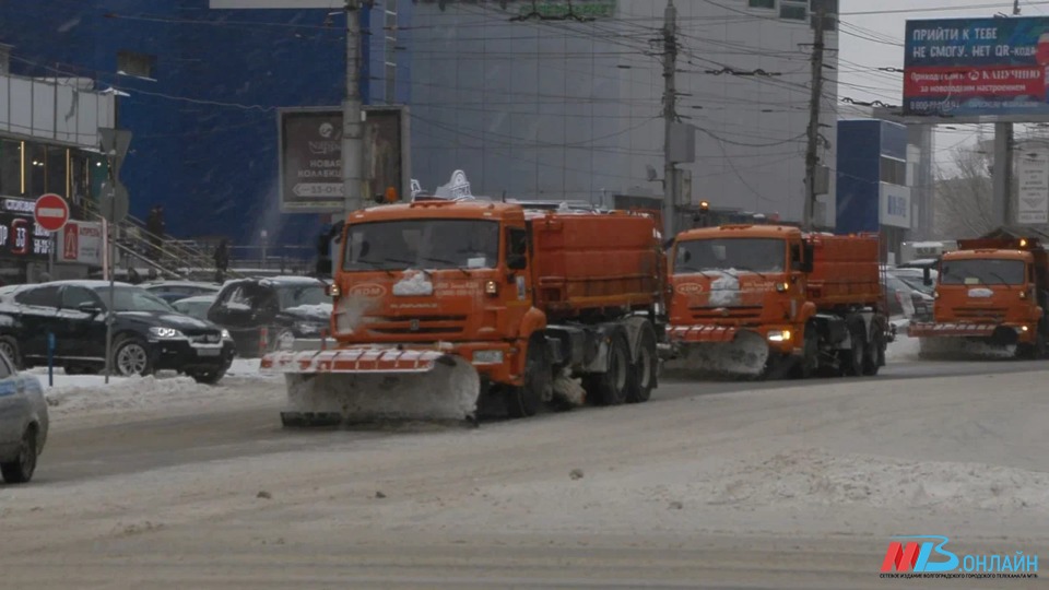 В Волгограде снова начали обрабатывать магистрали и основные дороги