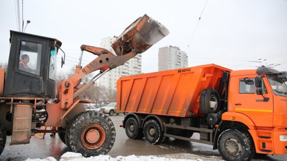 С улиц Волгограда за ночь вывезли 1,7 кубометров снега