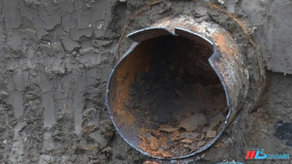 Специалисты восстанавливают трубопровод в Ворошиловском районе Волгограда