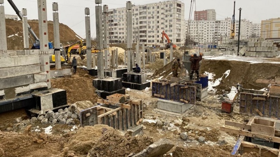 В Волгограде на 50% готов свайный фундамент новой школы