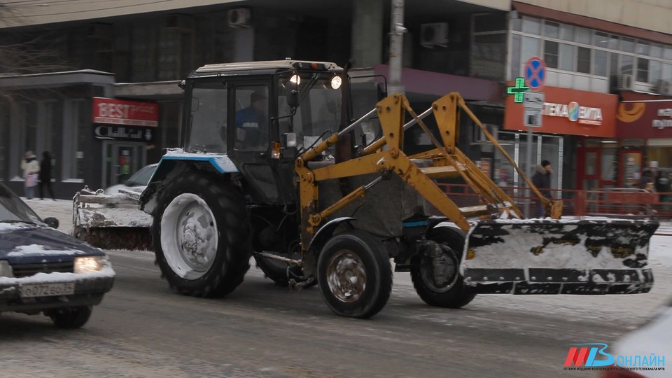 Общественник оценил работу дорожных служб в Волгограде в пору снегопада