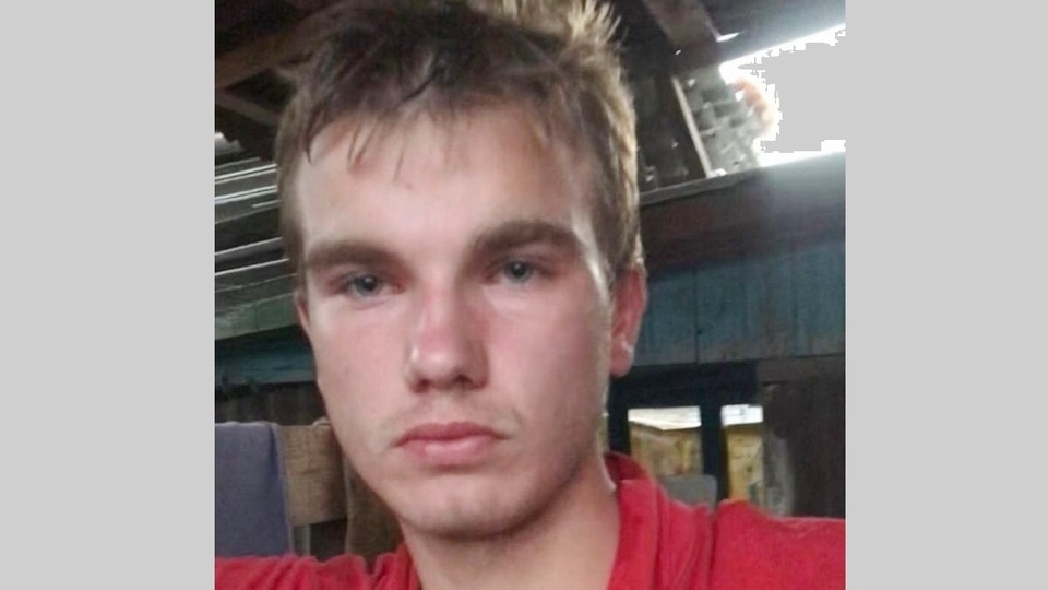 В Волгограде 4 месяца разыскивают пропавшего юношу в оранжевой куртке