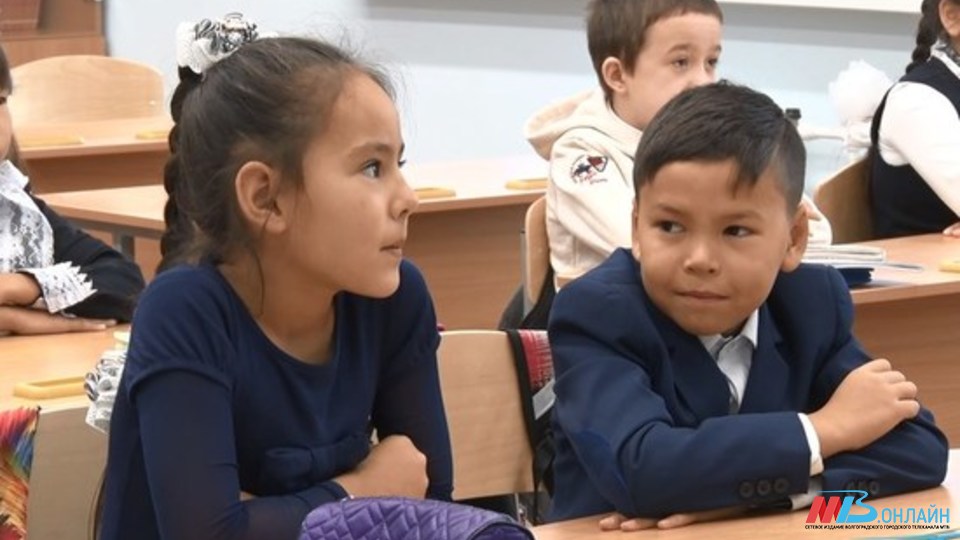 В Волгоградской области к очным занятиям вернулись 13 школ