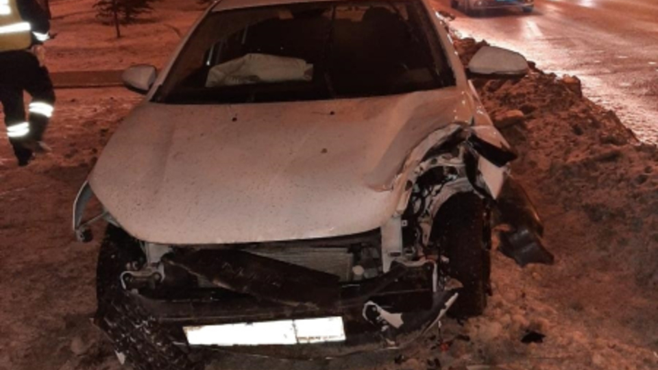 В Волгоградской области пьяный водитель врезался в дерево