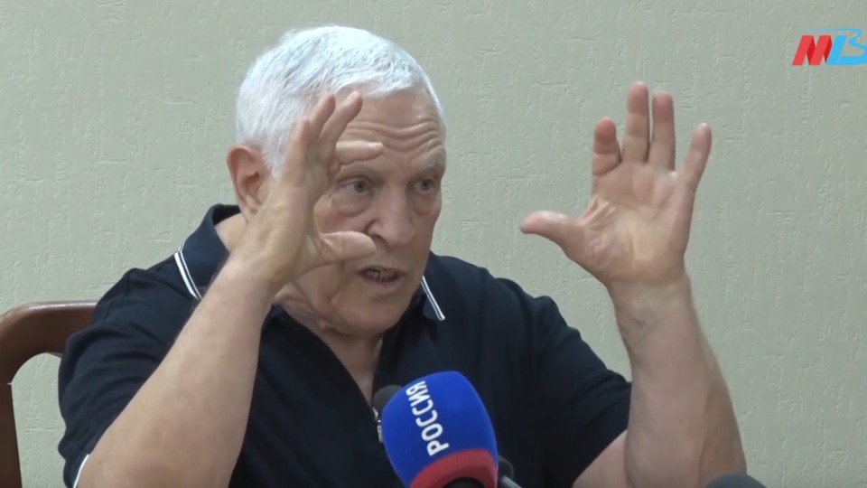 Легендарный волгоградский журналист Ефим Шустерман отмечает 80-летний юбилей