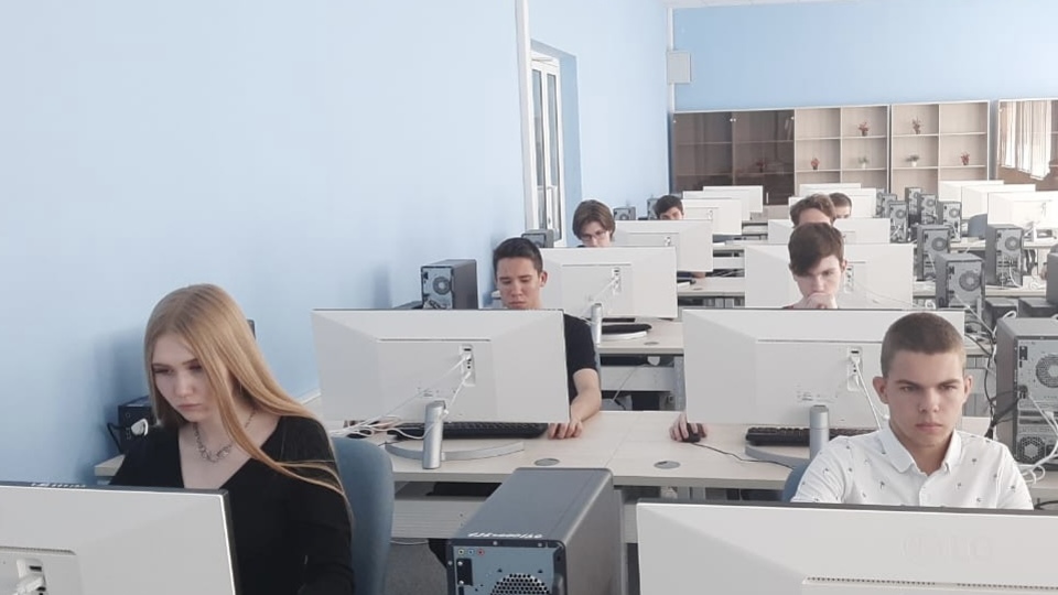 Программы профориентации прошли более 2500 школьников Волгоградской области