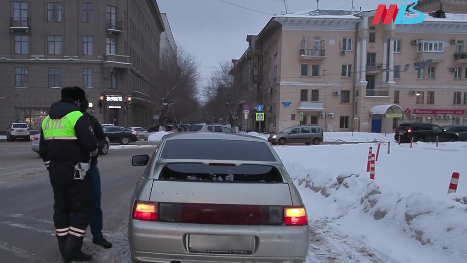 В Волгограде разыскивают водителя, сбившего на переходе женщину