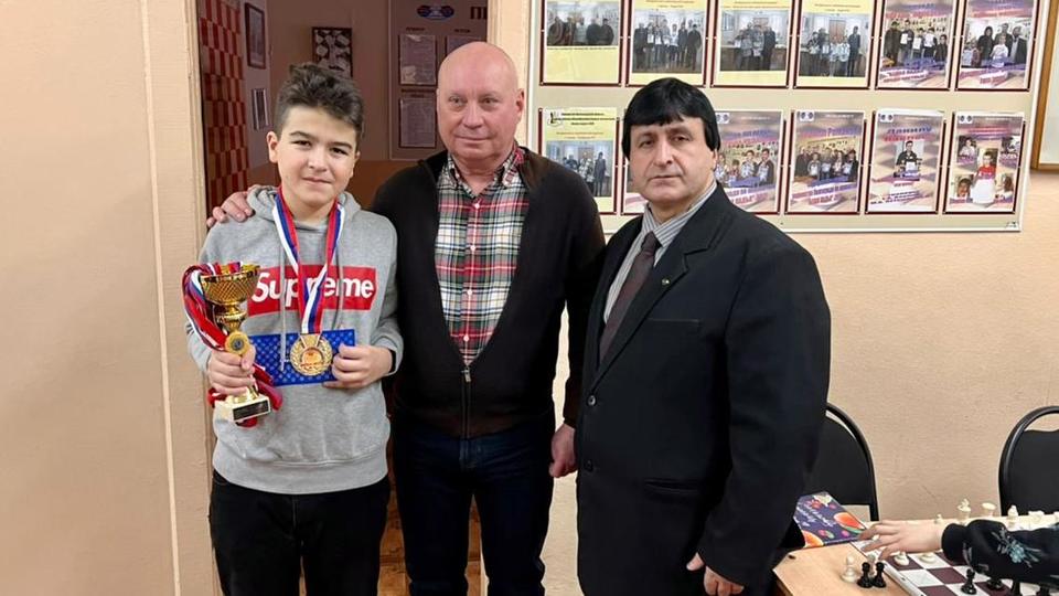 Виталий Лихачев поздравил Вадима Гасанова с триумфом на шахматном турнире