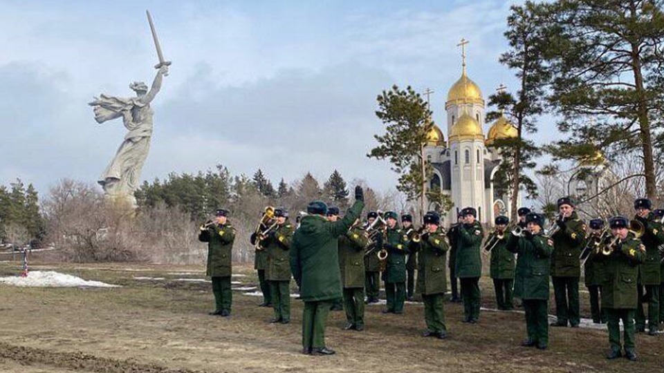 На Мамаевом кургане в Волгограде прозвучал «Выстрел памяти»