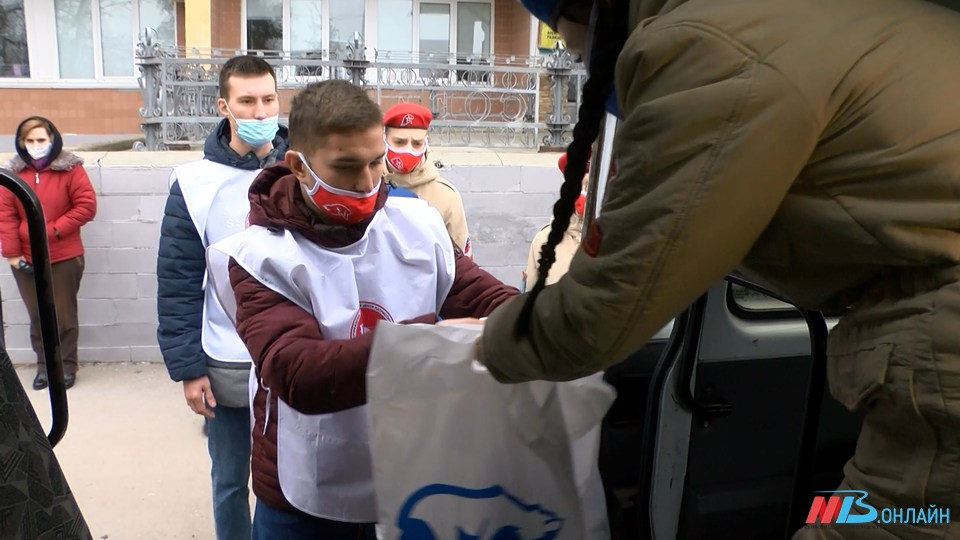 Волгоградские юнармейцы передали беженцам из Донбасса гуманитарную помощь