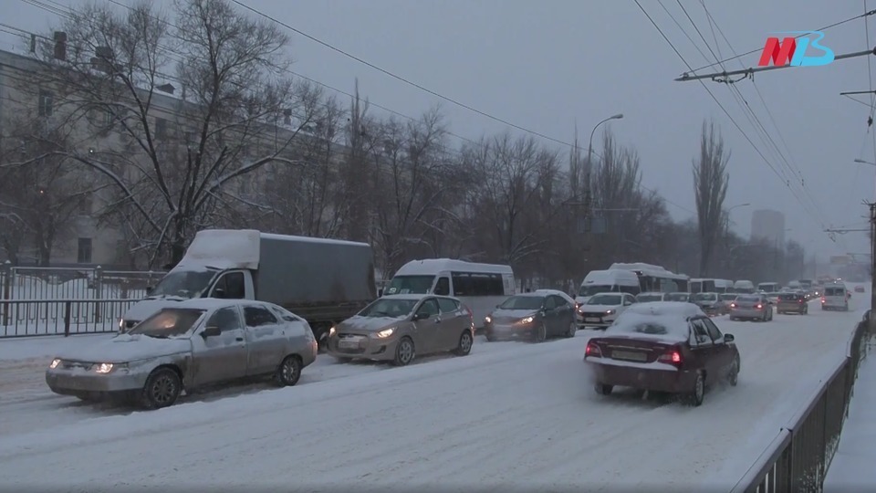 На Волгоградскую область обрушился снегопад и штормовой ветер