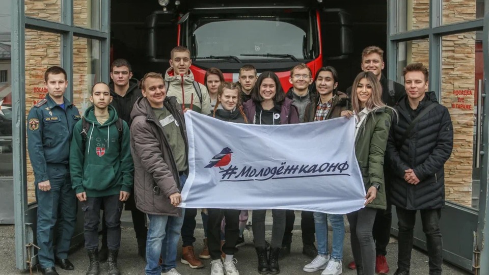 Волгоградские огнеборцы поделились опытом с волонтёрами «Молодёжки ОНФ»