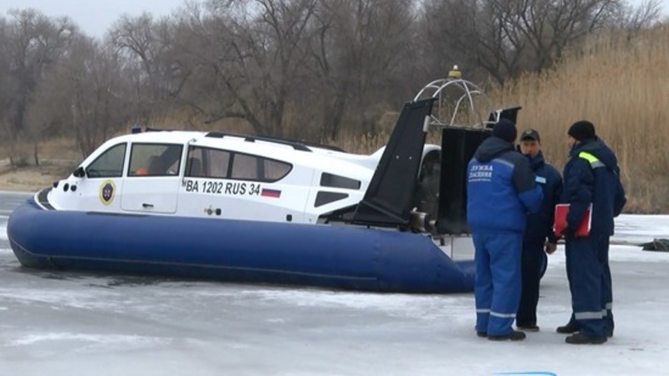 В Волгоградской области спасатели проводят рейды на водоёмах