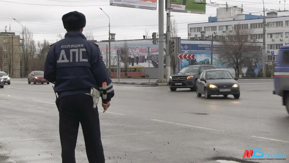В Волгограде разыскивают сбившего 15-летнего подростка водителя иномарки