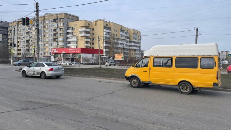 35-летний мужчина пострадал в ДТП с маршруткой в Волжском