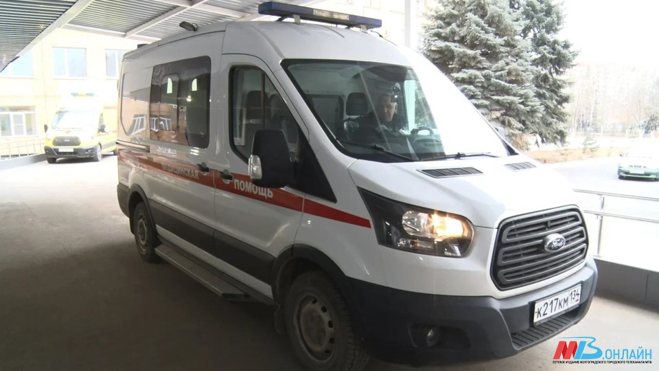 Пьяный водитель ночью врезался в столб в Волгоградской области: пострадал пассажир