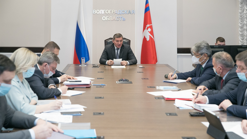 Губернатор Бочаров провел оперативное совещание по итогам видеоселектора Президента РФ