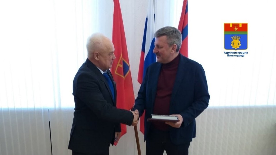 Глава Волгограда Владимир Марченко поздравил с юбилеем Василия Андрущенко