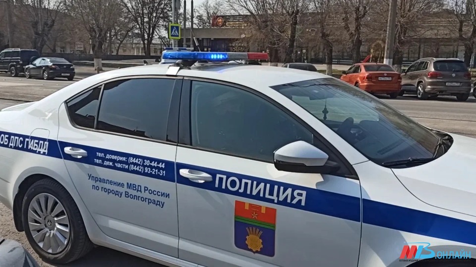 Полиция ищет водителя, сбившего женщину в Волгограде