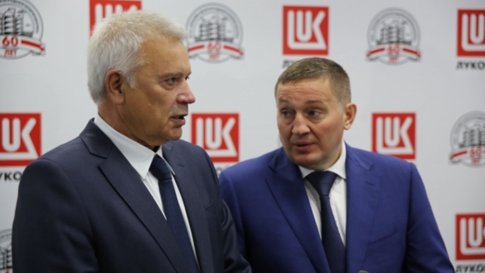 Андрей Бочаров и Вагит Алекперов проводят рабочее совещание в Волгограде