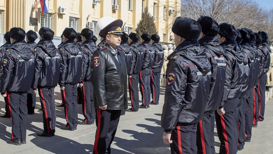 Полицейские Волгограда начали подготовку к параду Победы