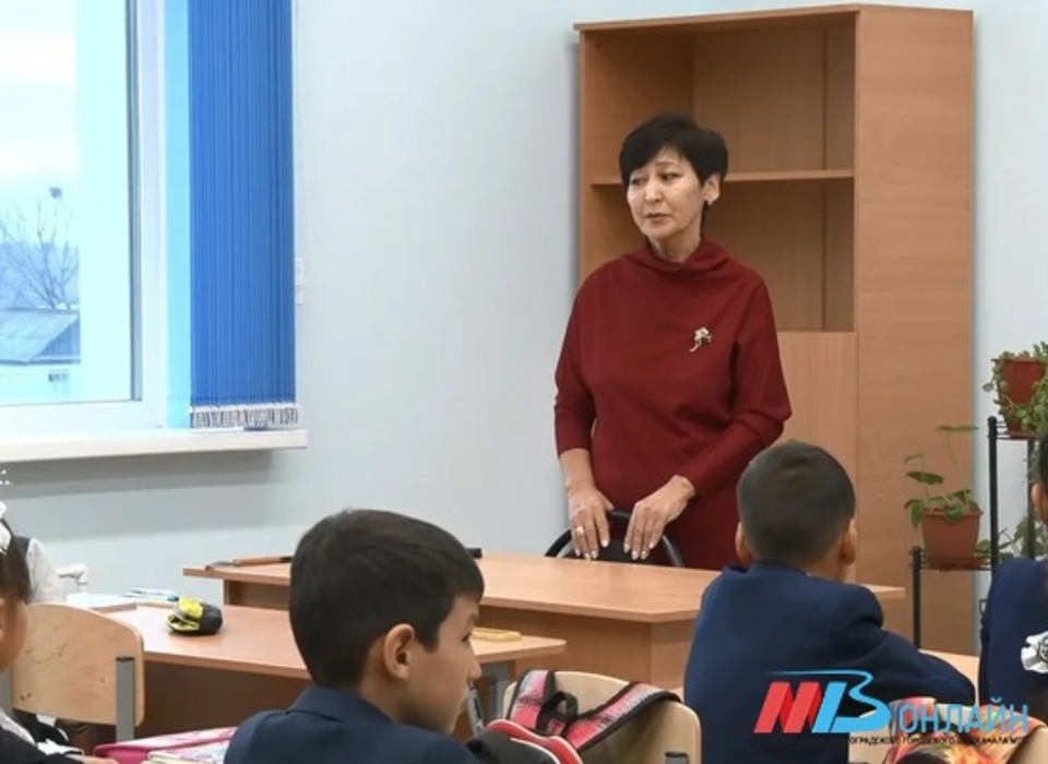 Более 20 волгоградских педагогов получат миллион подъёмных за работу на селе
