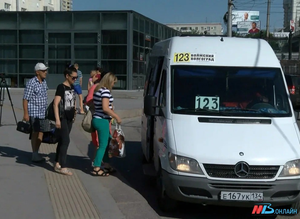 Четыре маршрутки продолжат перевозить пассажиров из Волжского в Волгоград