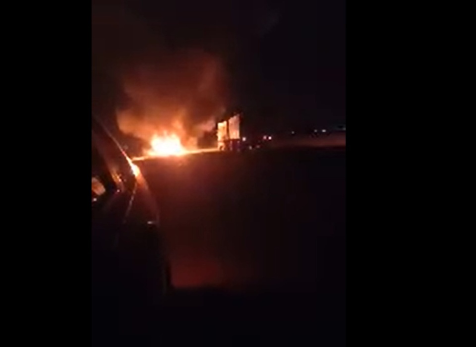 Под Волгоградом из-за утечки газа загорелся грузовик